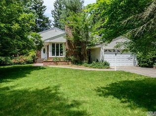5 Milford Dr, Locust Valley, NY 11560