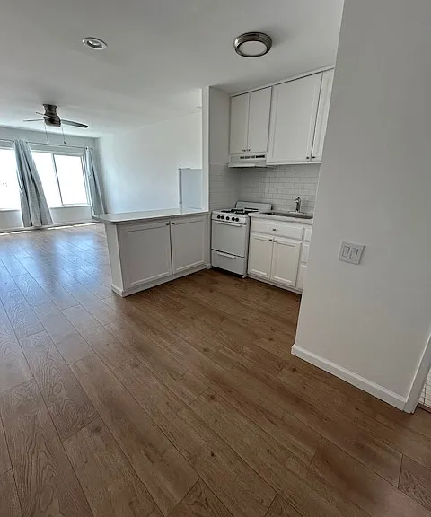 Beach House Apartments — Photo 20