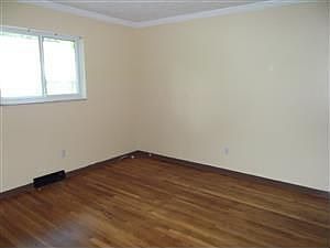 5th image of 947-949 S Waverly St