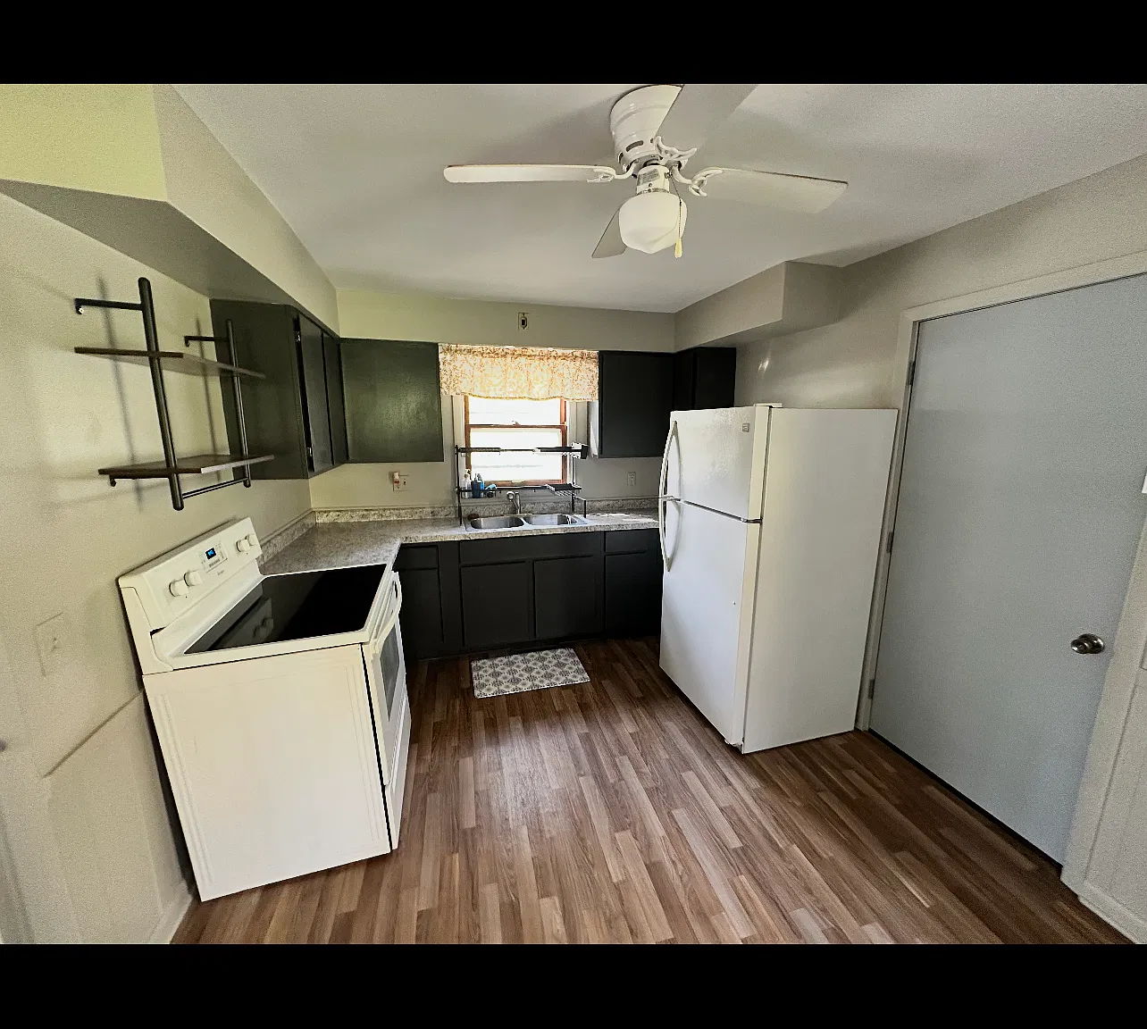 2 bed, 836 sqft, $1,150 — Photo 1