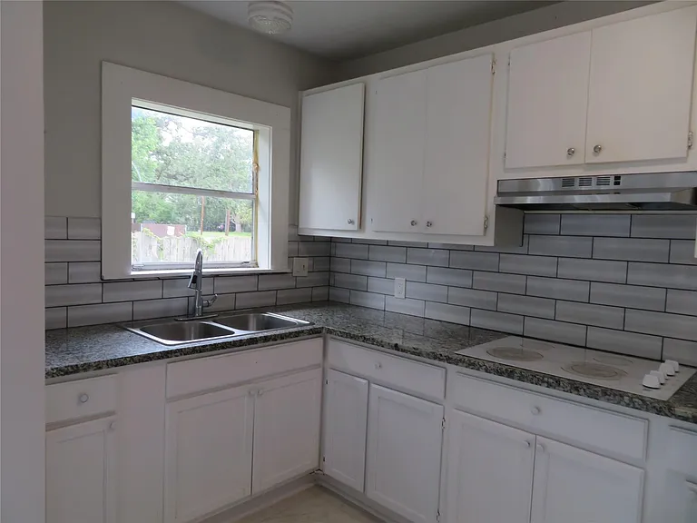 1111 N Thompson St — Photo 14