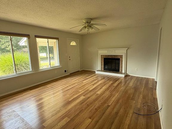 4th image of 28 Cambridge Dr