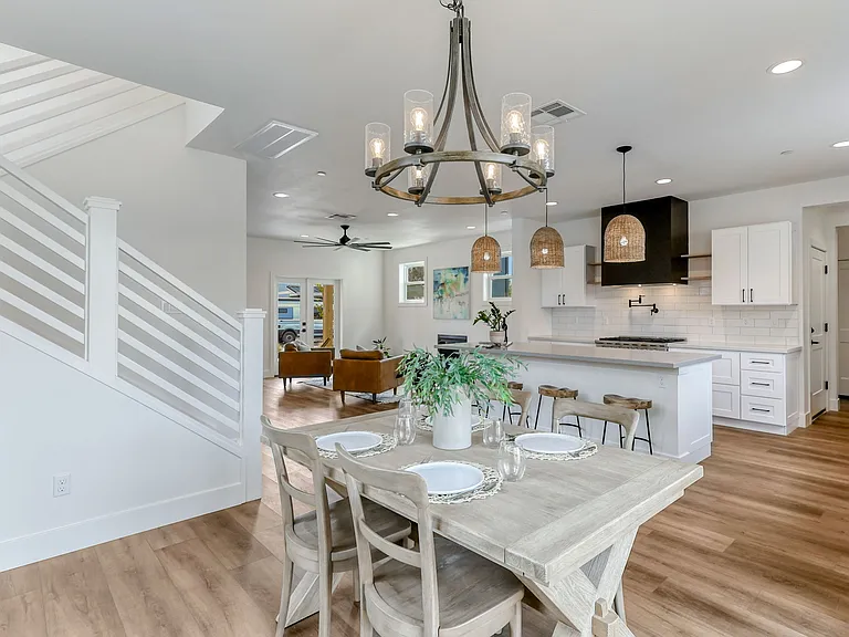 6790 Yvonne Ct — Photo 8