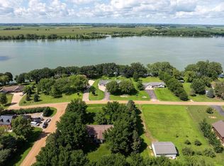 4 S Fox Lake Dr E, Sherburn, MN 56171