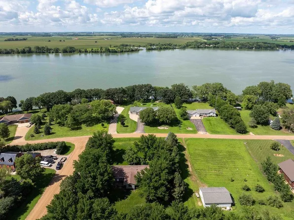 4 S Fox Lake Dr E, Sherburn, MN 56171
