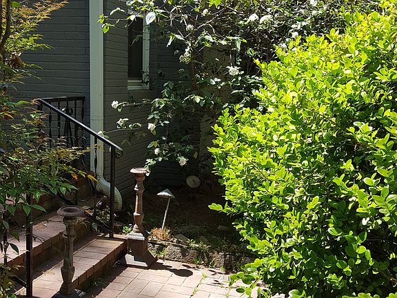 3rd image of 3525 Oakley Ave