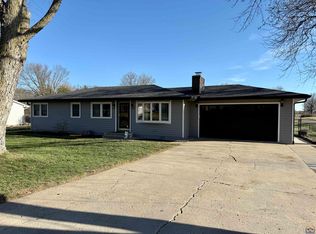 941 NW Pleasant Hill Ln, Topeka, KS 66618