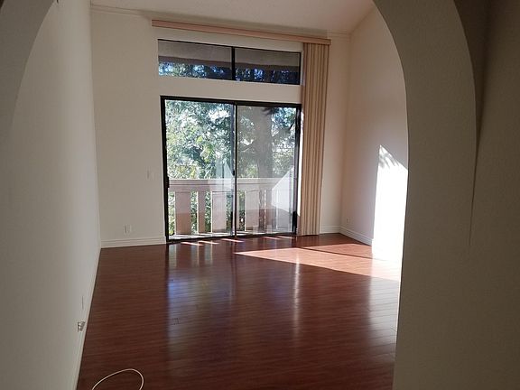 5th image of 5236 Yarmouth Ave Unit 111