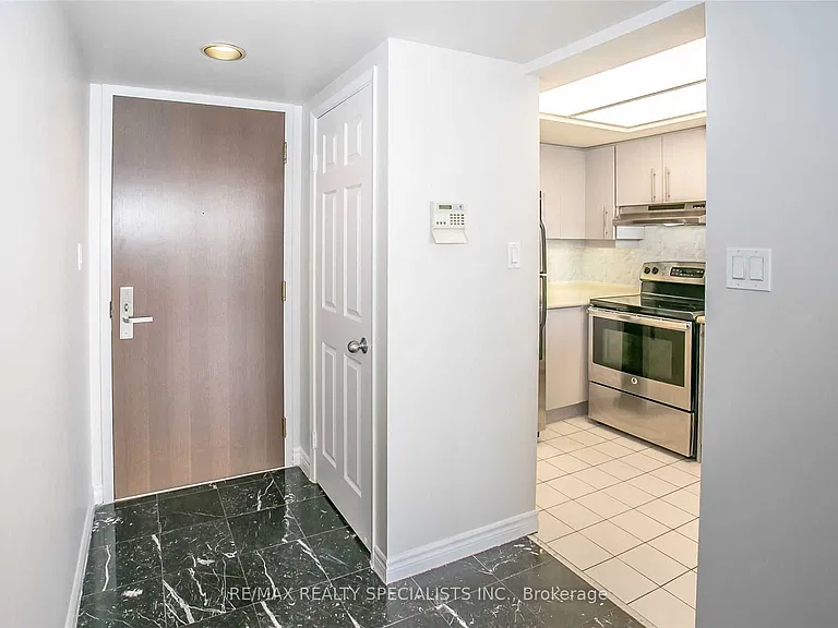 45 Kingsbridge Garden Cir #601 — Photo 2
