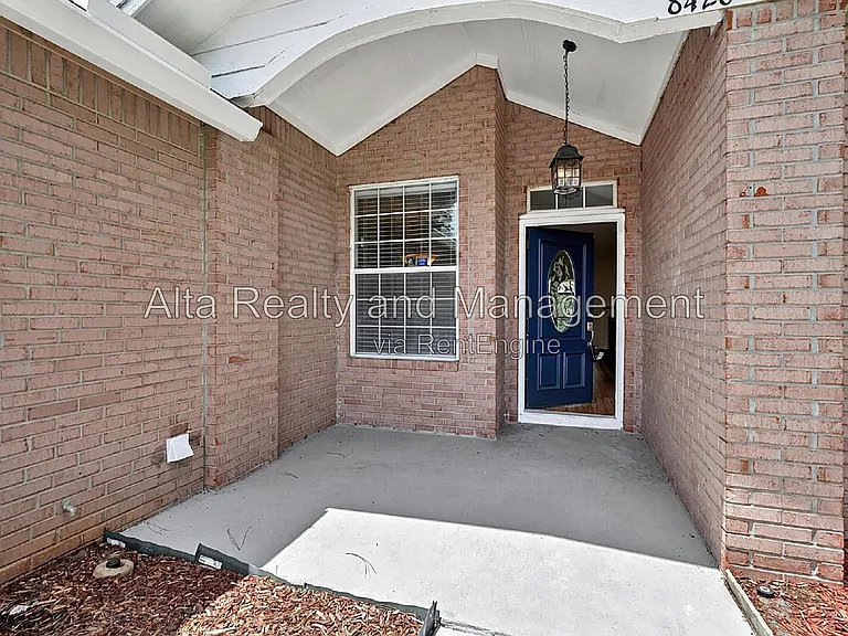 8426 Country Bend Cir W — Photo 4