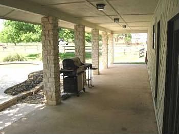 5th image of 1704 Great Oaks Dr