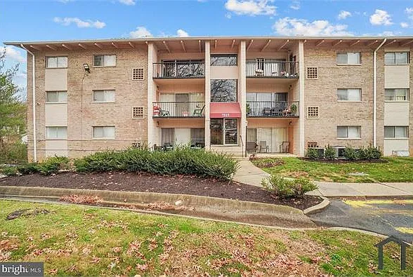 2 bed, $1,752 — Photo 1