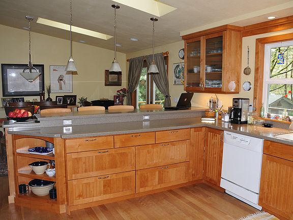 3rd image of 22101 SE 32nd St