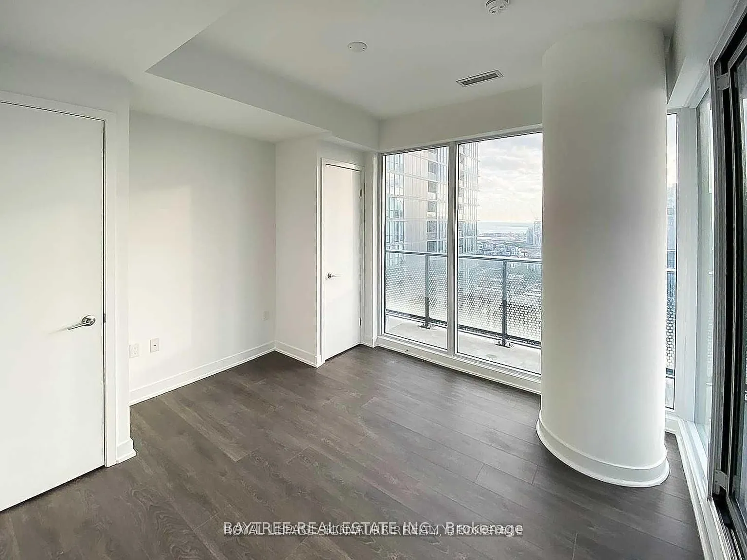 King Blue Condos — Photo 3