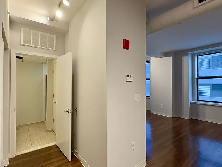 Charming 1 Bedroom/1 Bathroom Apartment Unit in Downtown Baltimore, MD! Unit 416 — Photo 43