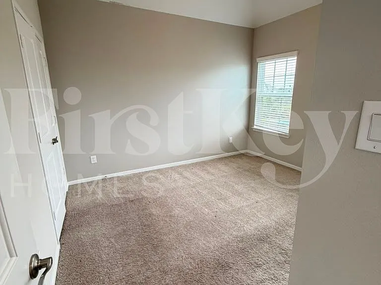 3209 Youngs Meadow Ln — Photo 8