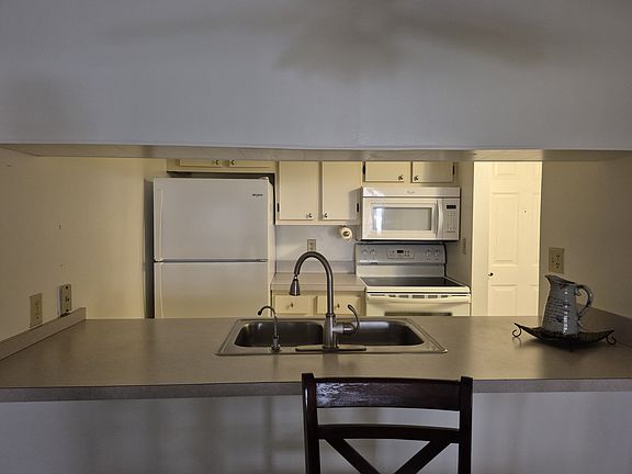 5th image of 2022 Lakeview Dr