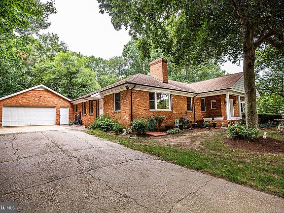 3rd image of 602 Fagan Dr