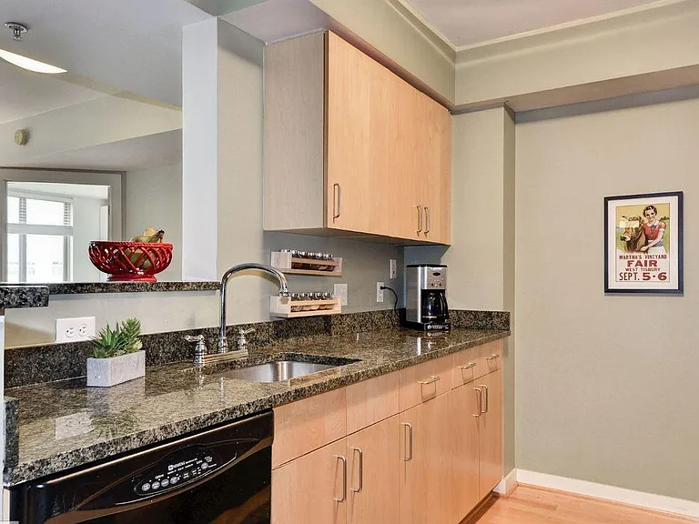 1000 New Jersey Ave SE #819 — Photo 3