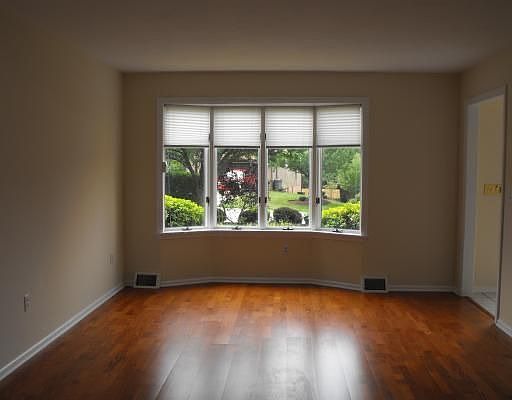 Living Room w Bay window