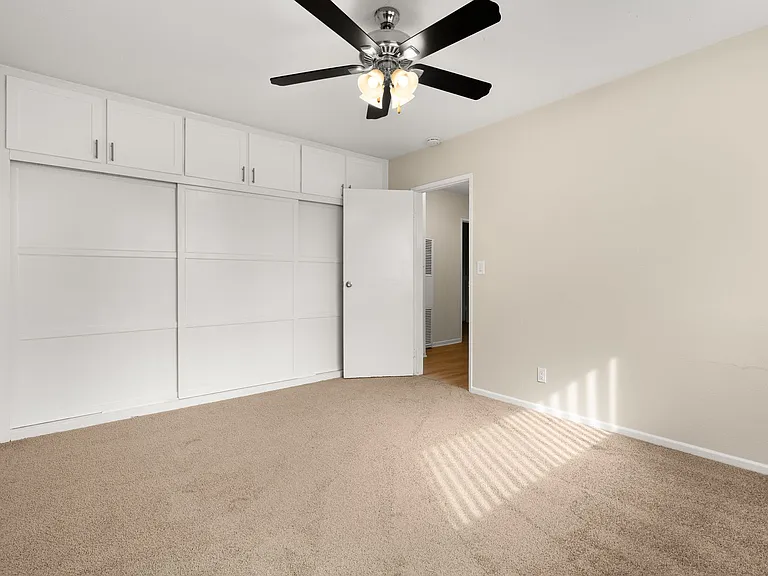 Melrose Place Apartments — Photo 83