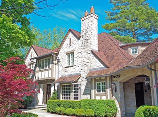 745 E Woodland Rd, Lake Forest, IL 60045