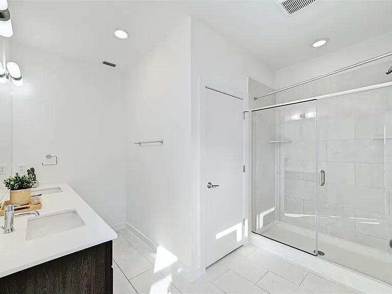 705 N Bluff Dr #11 — Photo 17