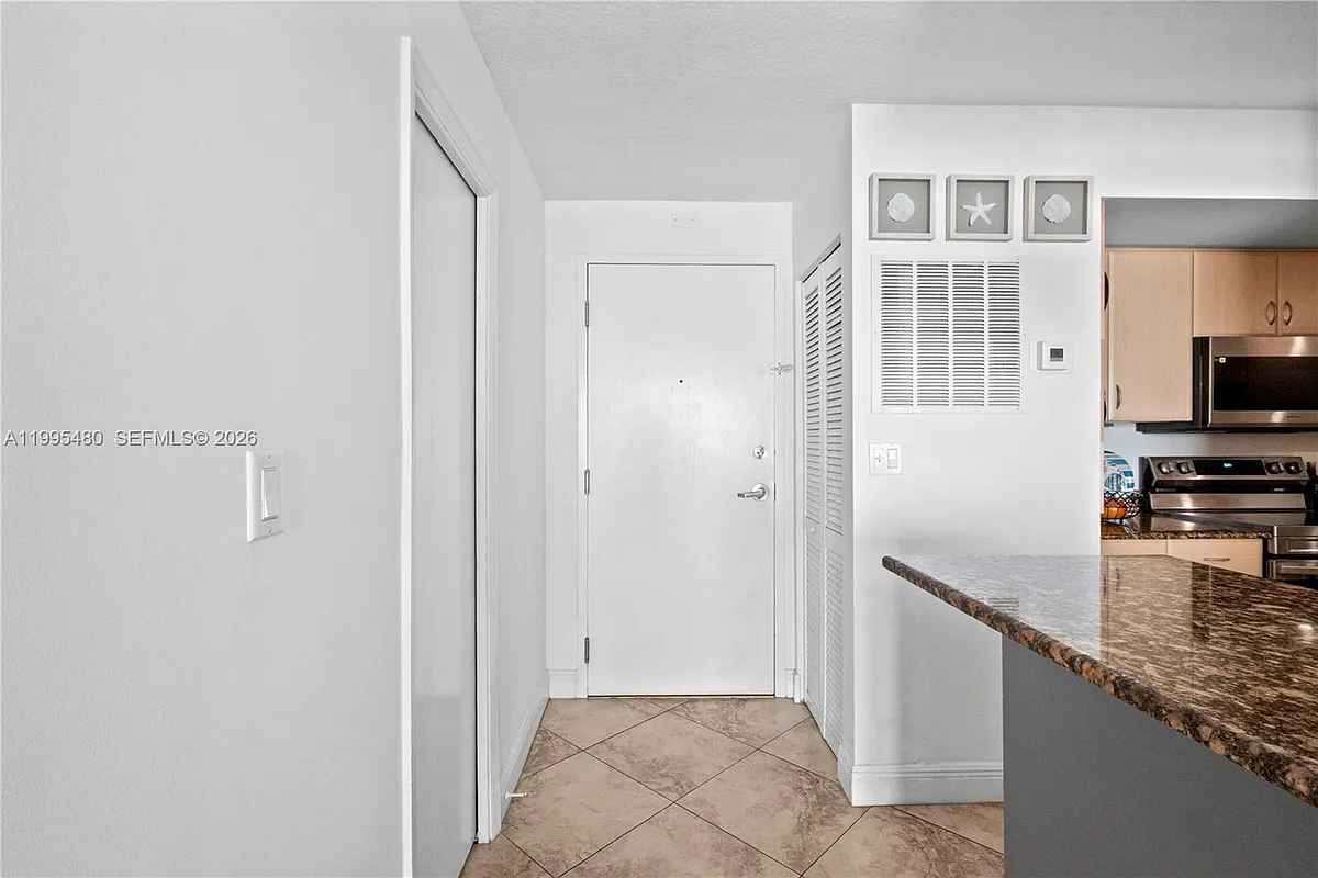 Building Photo - 6917 Collins Ave #1609