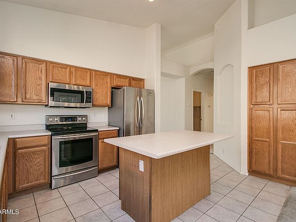 5th image of 818 N Gregory Pl