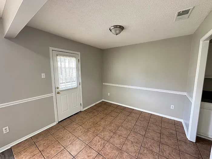 3 bed, 2.0 bath, 1371 sqft, $1,495 — Photo 4