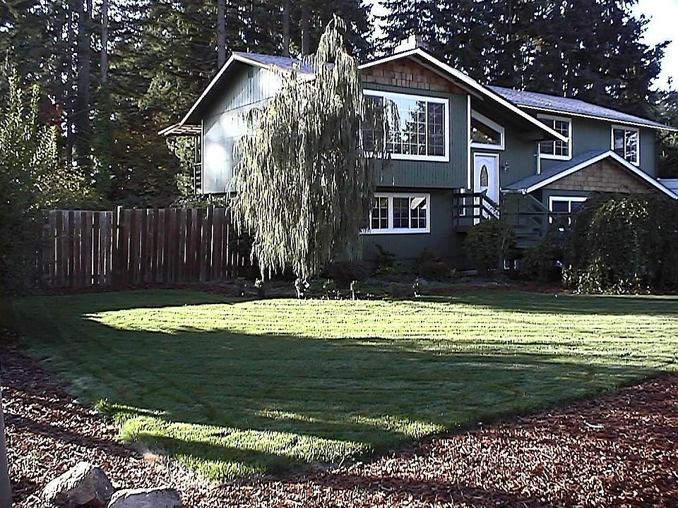4bdr 2.5bath on .3acre