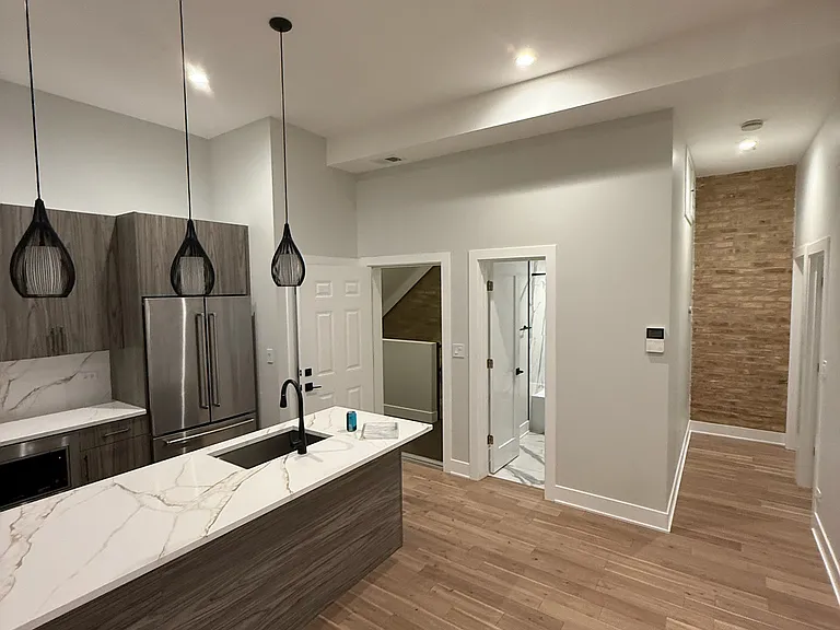 64 E Cedar St #2R — Photo 8