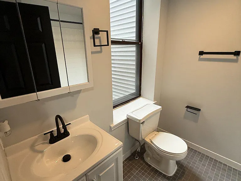 713 N 16th St #2 — Photo 9