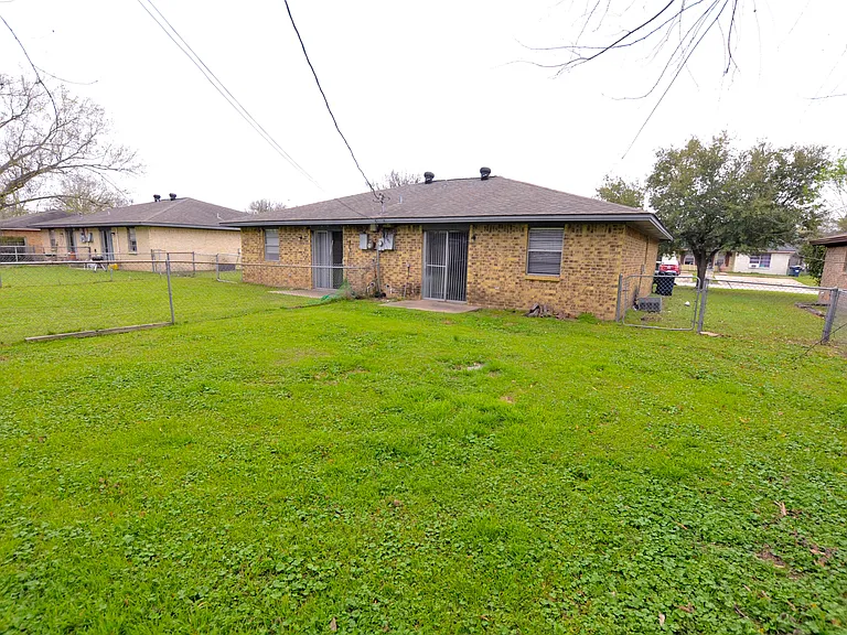 1418 Hillside Dr — Photo 7