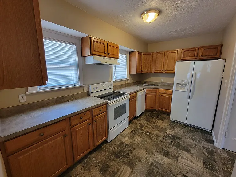 1444 S Bend Ave — Photo 28