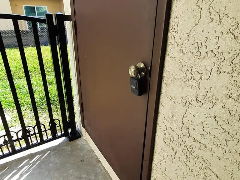 1004 SE 8th St #2 — Photo 64