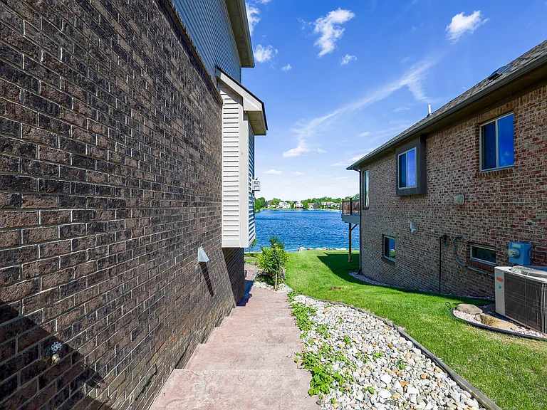 47791 Crichton Ln — Photo 2