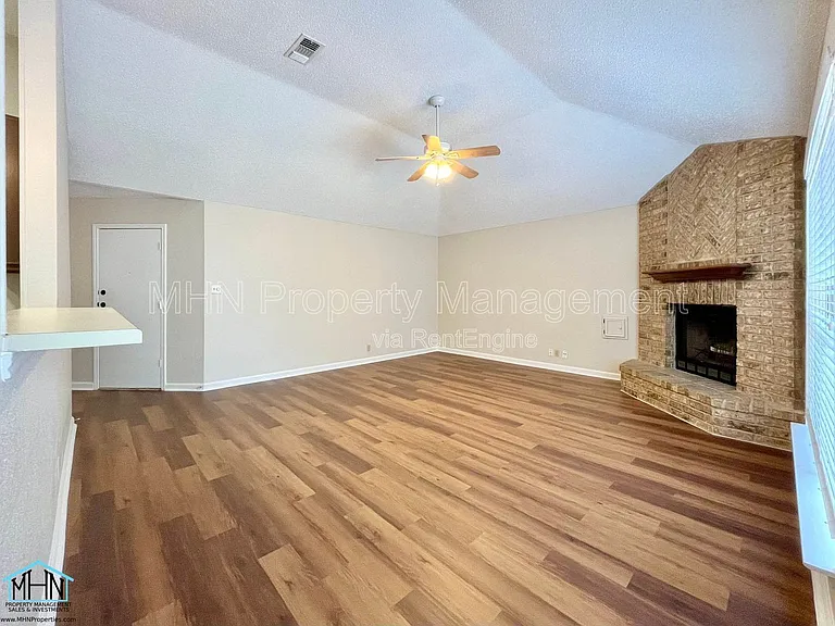 1627 Firwick Dr — Photo 8