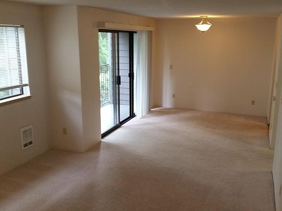 2nd image of 10522 Lake City Way NE #Qyyqbqve4