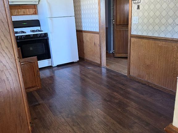 5th image of 216 26th St NW