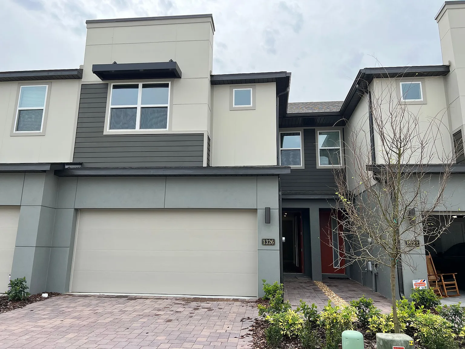 3 bed, 2.5 bath, 1961 sqft, $2,700 — Photo 1