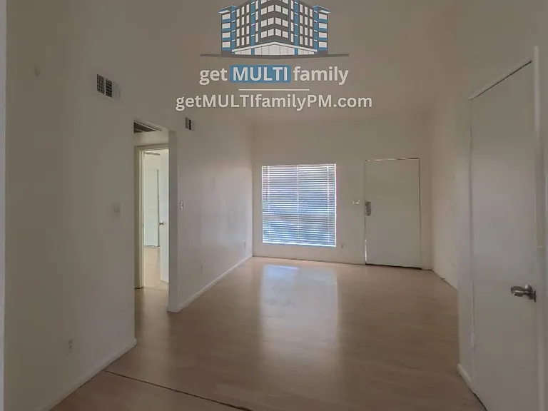 327 E Vine Cir #202 — Photo 10