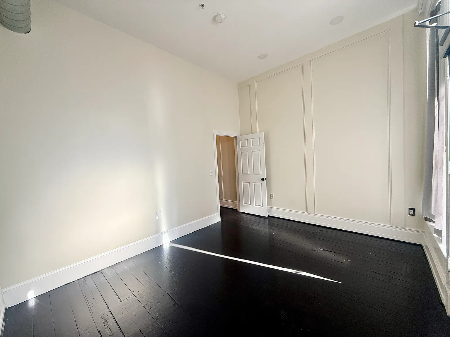 Studio, 550 sqft, $1,250 — Photo 2