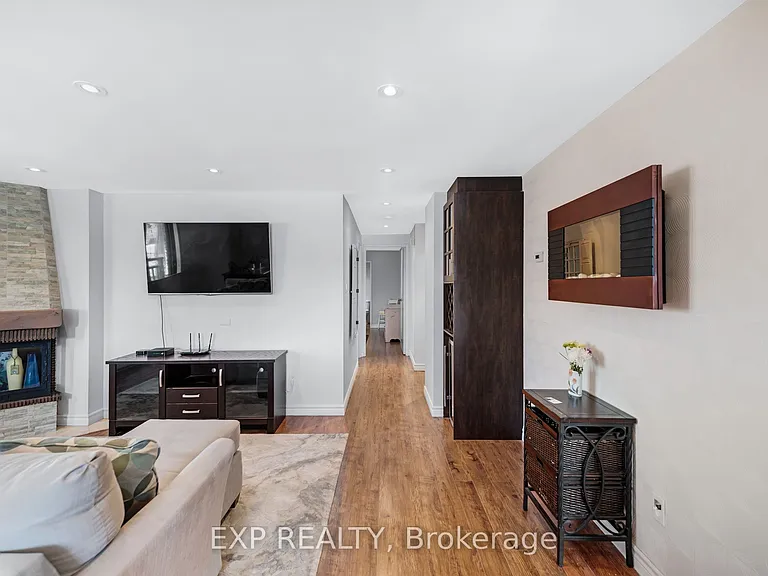 15390 Yonge St #104 — Photo 9