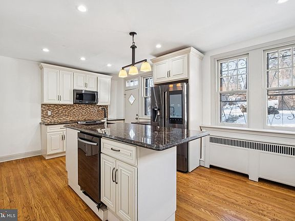 3rd image of 425 E Durham St