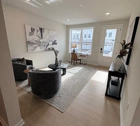 2nd image of 40 Grayson Ln