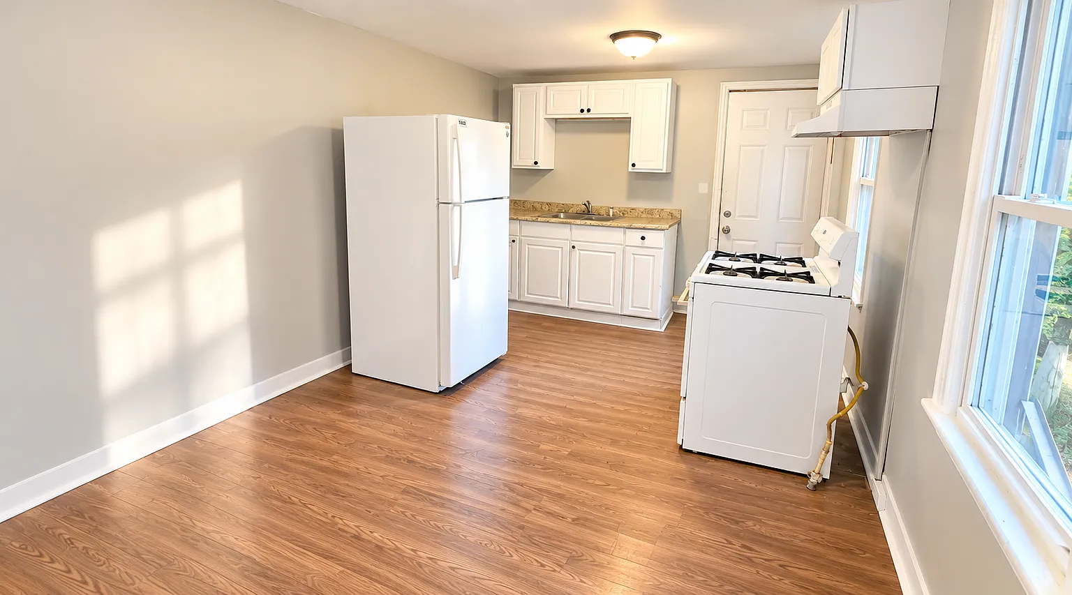 4 bed, 1160 sqft, $1,800 — Photo 4