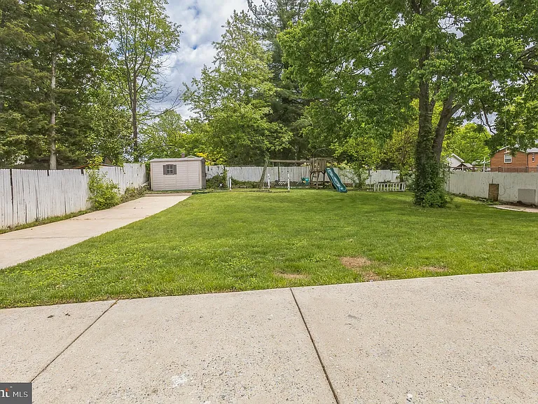 13905 Parkland Dr — Photo 6