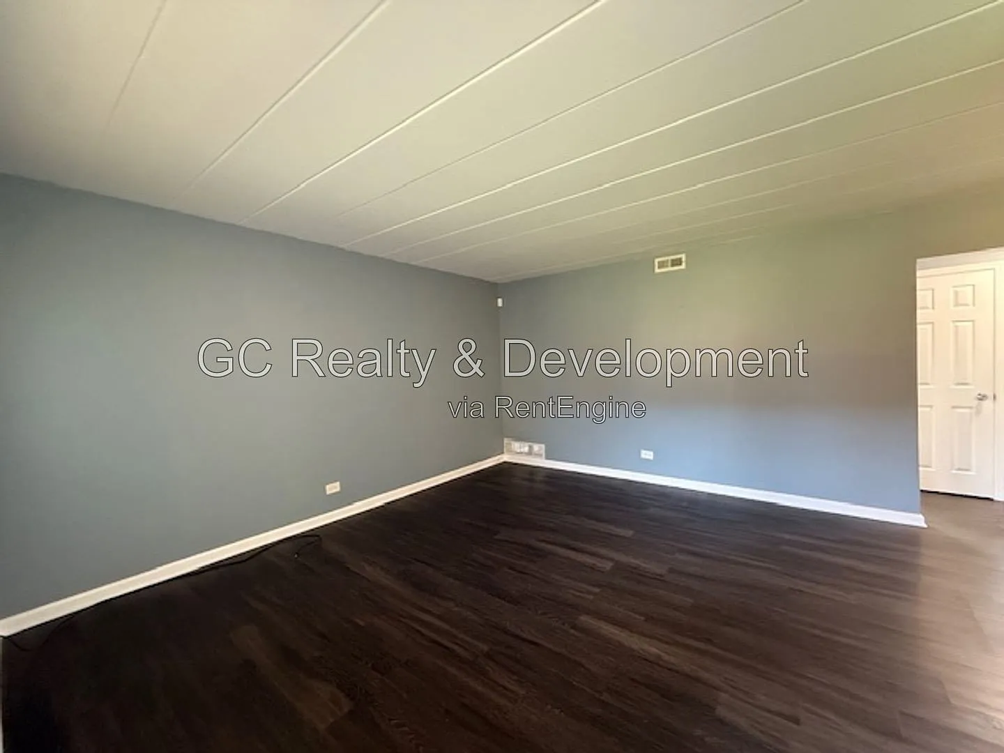 332 Wilson Ave — Photo 3