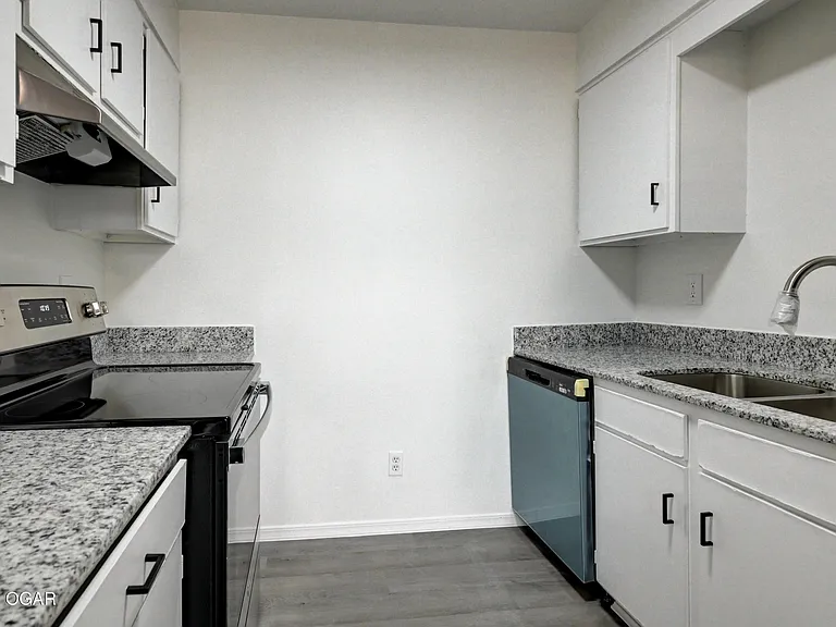 1007 S Saint Louis Ave #7B — Photo 7